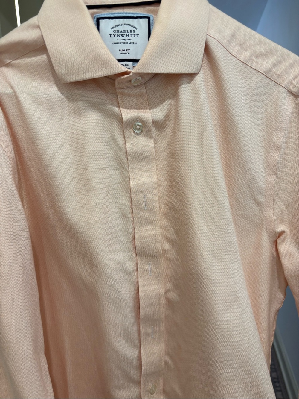 Charles Tyrwhitt Peach Non-Iron
Henley Weave Shirt